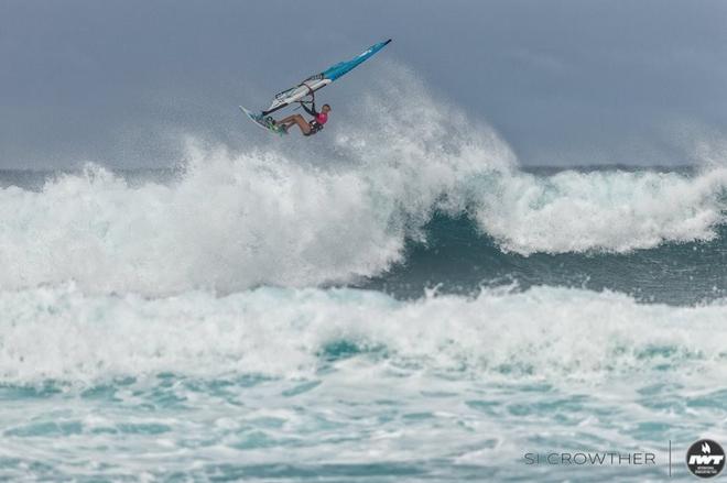 Sarah Hauser wins the Pro Women! – Aloha Classic ©  Si Crowther / IWT